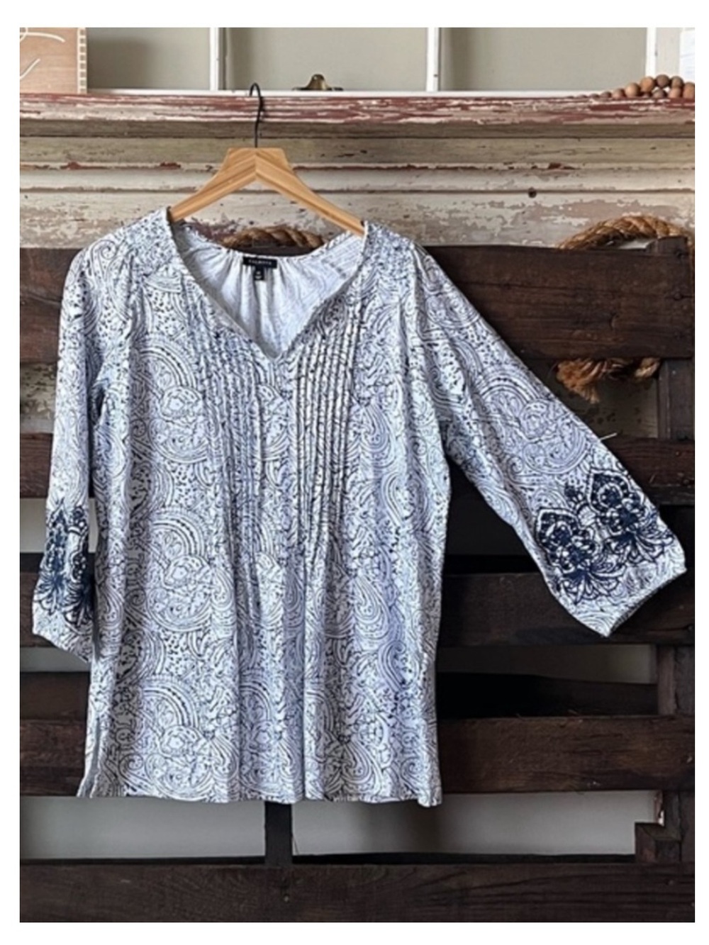 TALBOTS 3/4 Sleeve Embroidered Top w/ Pintuck Accents Navy/White XS